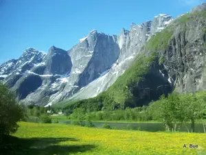 majestic-romsdal-alps