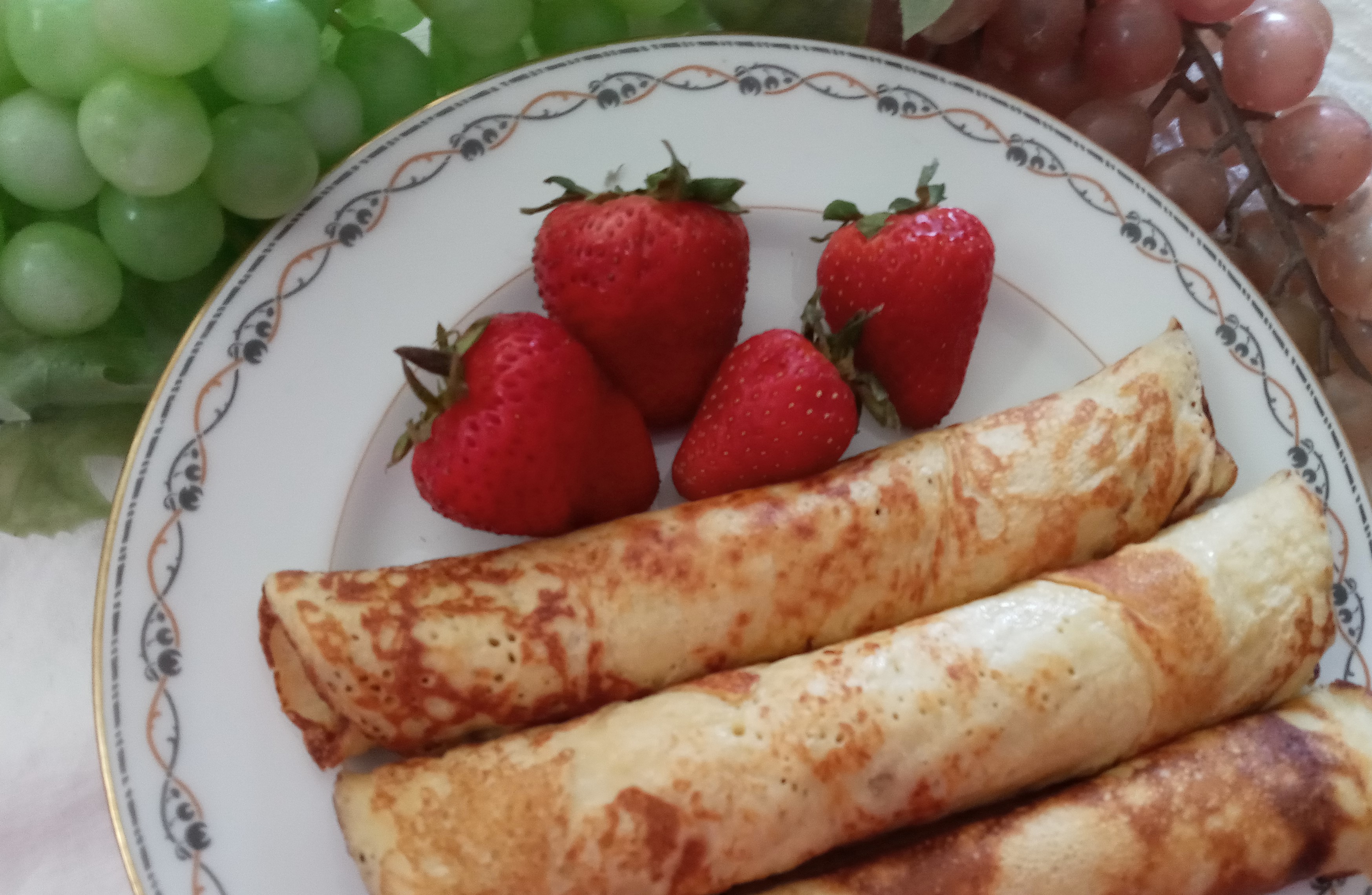 rolled crepes strawberries