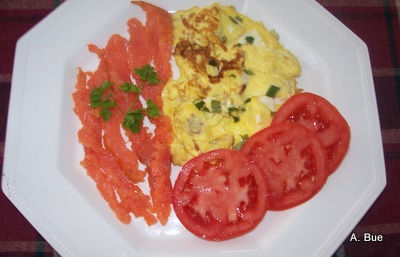 smoked-salmon-egg-omelette