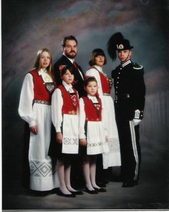 hardanger-bunader-norwegian-national-costumes hardanger-bunader-norwegian-national-costumes