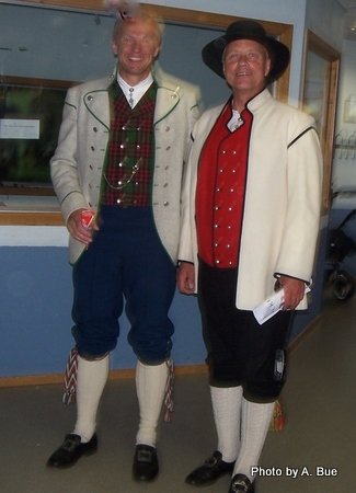 men-in-norwegian-national-costumes