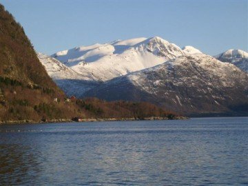 Isfjorden-norway-snowcapped-mountain-picture