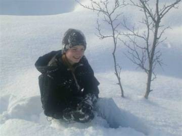 norwegian-child-playing-in-the-snow