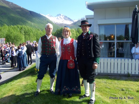 people-in-norsk-bunad people-in-norsk-bunad